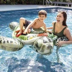 Tortue De Mer Gonflable Intex (Coloris Au Choix) -Intex Soldes Magasin 57555 tortue gonflable ambiance 2 min 1